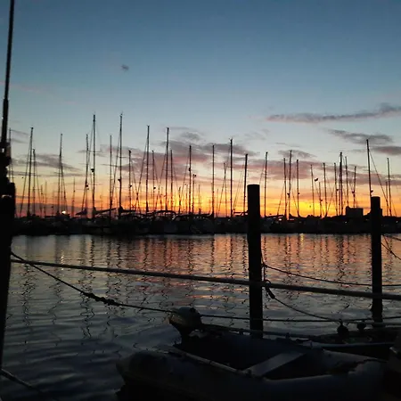 Appartement-am-meer-ostsee-insel-fehmarn-ferienwohnung-am-strand-meerblick-balkon-2-4-pers Appartamento Burgtiefe auf Fehmarn