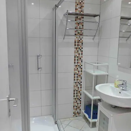 Appartement-am-meer-ostsee-insel-fehmarn-ferienwohnung-am-strand-meerblick-balkon-2-4-pers *