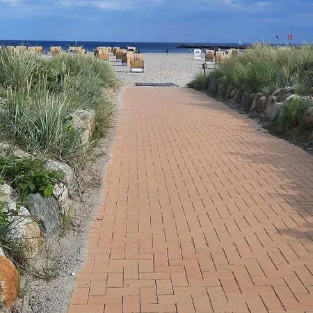 Appartement-am-meer-ostsee-insel-fehmarn-ferienwohnung-am-strand-meerblick-balkon-2-4-pers * Burgtiefe auf Fehmarn