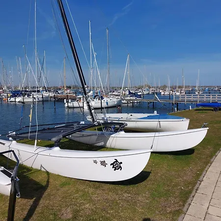 Appartement-am-meer-ostsee-insel-fehmarn-ferienwohnung-am-strand-meerblick-balkon-2-4-pers Burgtiefe auf Fehmarn